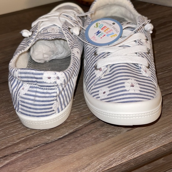 Woman’s Jellypop striped / white floral sneaker - Picture 8 of 13
